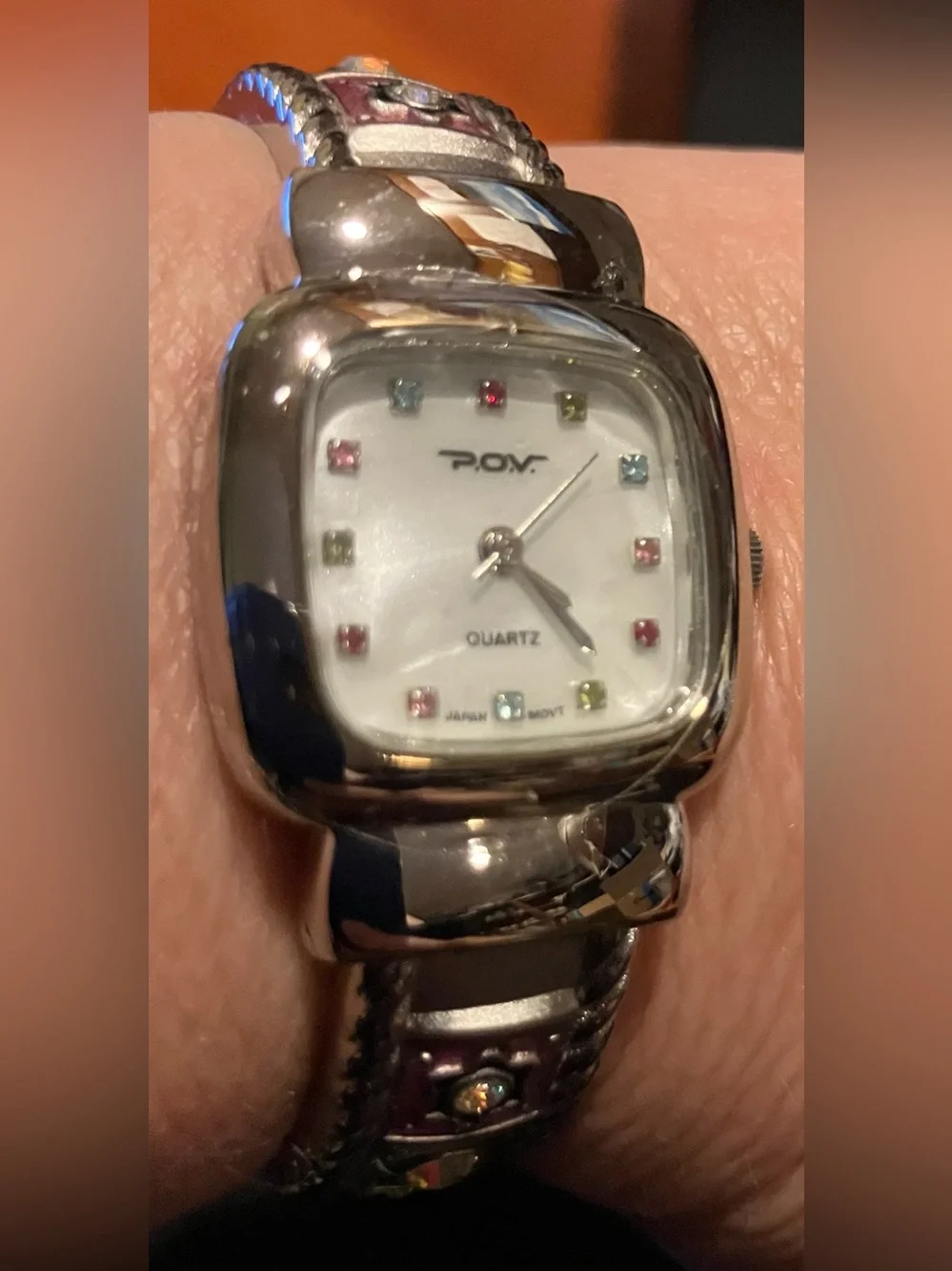 P.O.V. quartz hinged